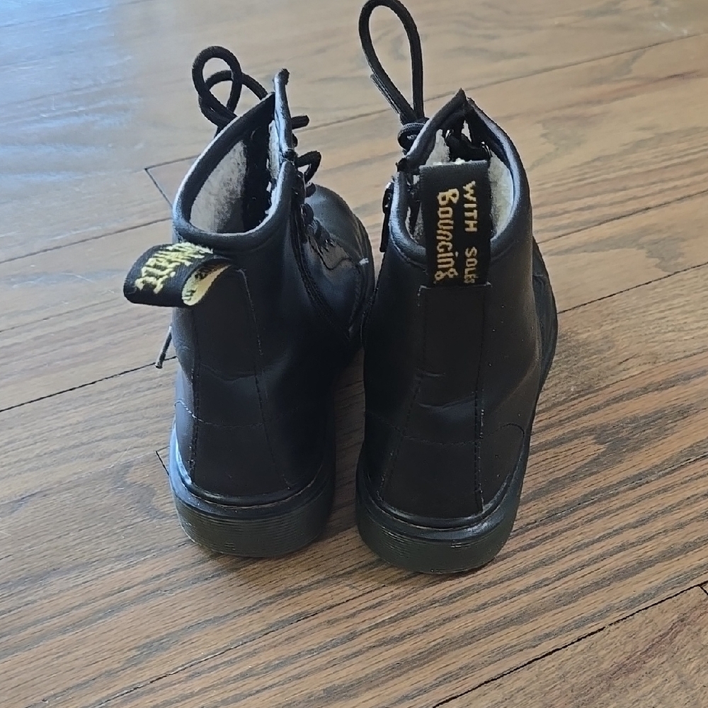 Black Insulated Dr. Martens Leather Lace-Up Boots - Picture 4 of 5